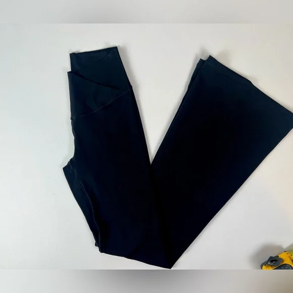 OFFLINE by, Aerie REAL ME FLARE HIGH RISE
Black Leggings Size Med - Picture 1 of 8